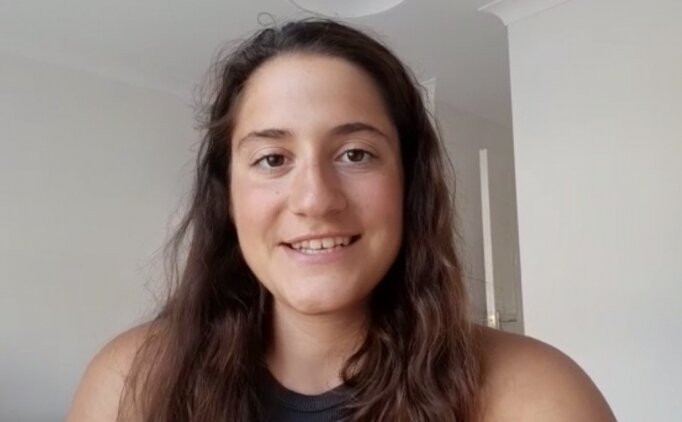 Aysu T�rko�lu, Man� Denizi'ni ge�menin gururunu ya��yor