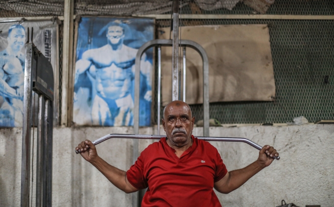 M�s�rl� 70 ya��ndaki antren�r, sporu ya��tlar�na da tavsiye ediyor