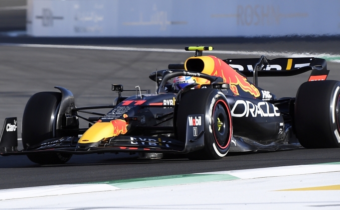 Suudi Arabistan'da pole pozisyonu Sergio Perez'in!