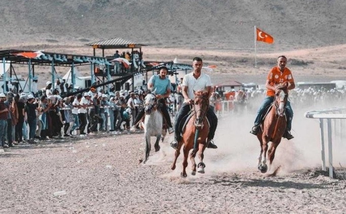 Ardahan'da at yar��� co�kusu