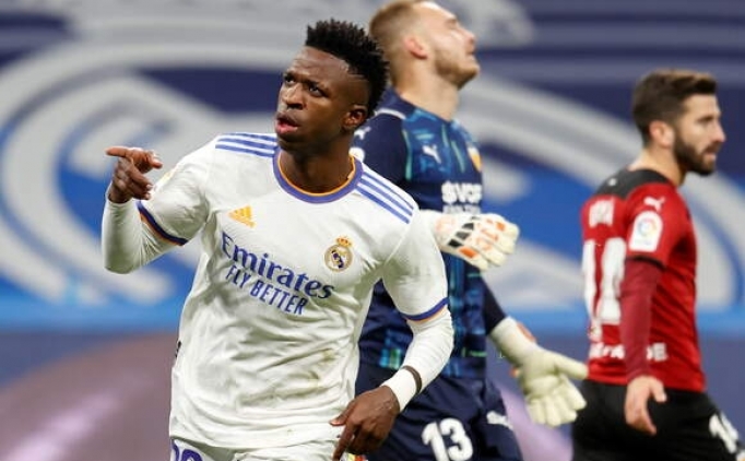 Real Madrid, Valencia'y Benzema ve Vinicius'la geti