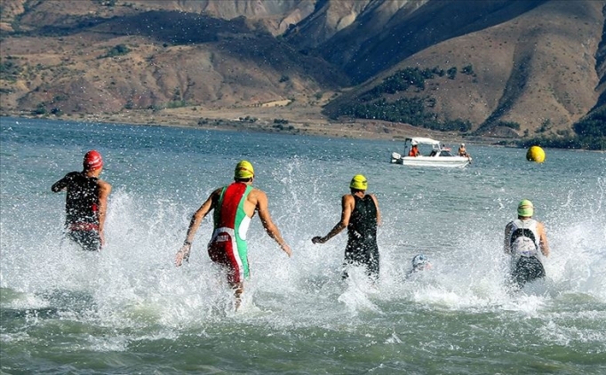 Gen triatletler Ankara'da kampa girecek