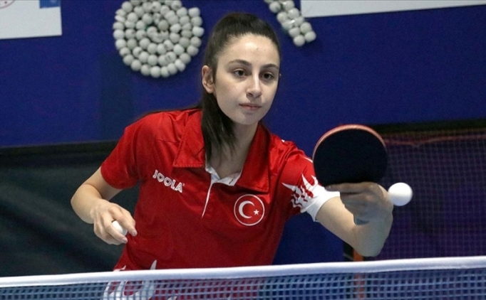 Sa� eliyle yenilgiyi, sol eliyle �ampiyonlu�u tatt�