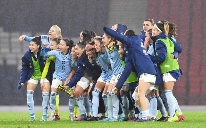 spanya futbolunda kadn ve erkekler artk eit!