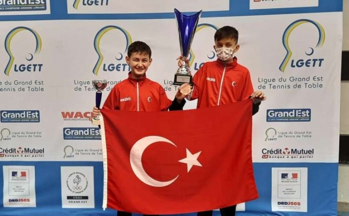 Masa tenisinde Fransa'da 2 madalya