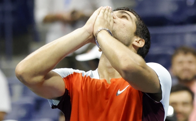 Alcaraz, tarihe geen ma sonunda yar finalde