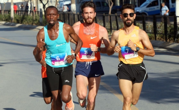 Tarsus Yarı Maratonu'nda birinciler belli oldu