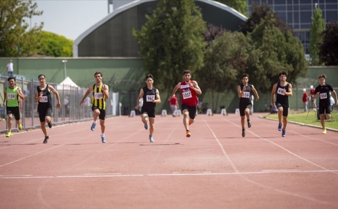 Naili Moran Atletizm Pisti'nde son yar�� yap�ld�