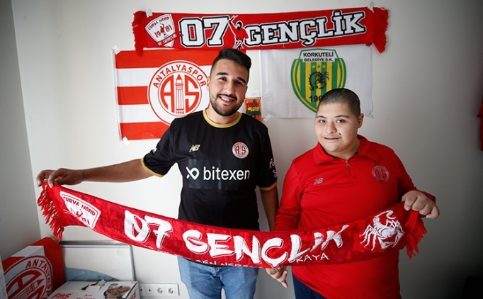 Down sendromlu Gltekin'in kalbi 'Antalyaspor' ile atyor