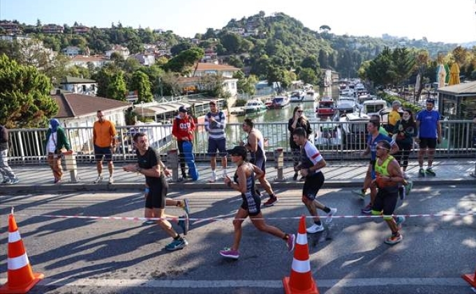 �stanbul Bo�az� triatlon nedeniyle gemi ge�i�lerine kapat�ld�