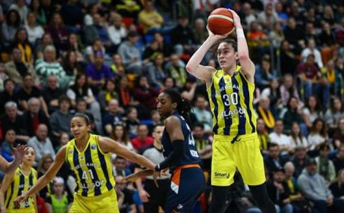 Fenerbahe'den ayrlan Stewart, WNBA'de MVP oldu