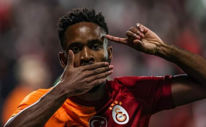 Cedric Bakambu'dan Okan Buruk'a: 'Ben de var�m!'