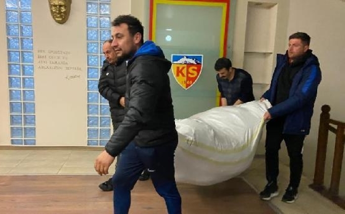 Kayserispor'dan afet blgesine klk giysi ve malzeme destei