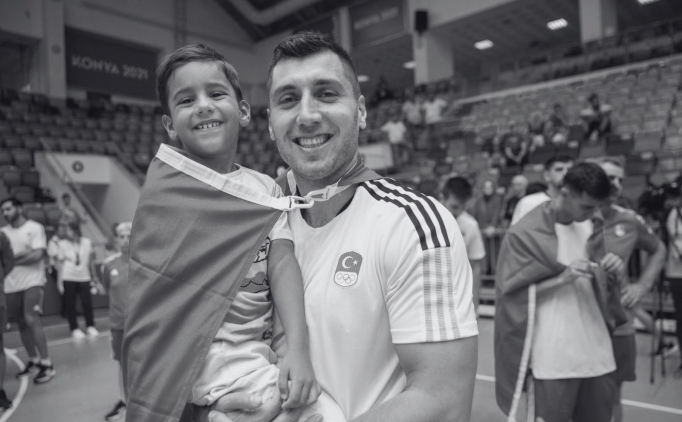 Hentbol Milli Tak�m� kaptan� Cemal K�tahya ile o�lunun cenazesi Konya'da defnedilecek