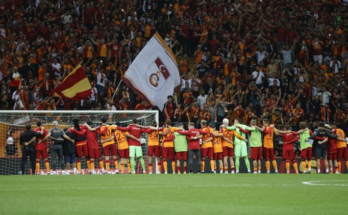 Galatasaray taraftar�ndan kombine yenilemesine yo�un talep