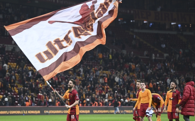 Galatasaray taraftar�ndan koreografi haz�rl���!