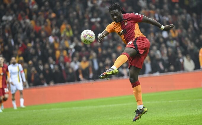 Galatasaray'da Gomis durmuyor!