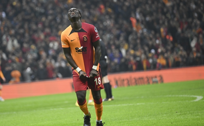 Bafetimbi Gomis, derbide anszln krma peinde!