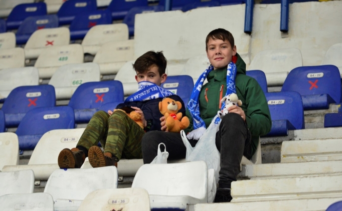 Bosna Hersek'te depremzedeler i�in oyuncak topland�