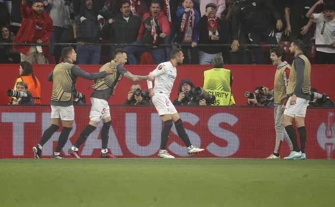 Sevilla 2 sakat verdi, 3 puan ald�