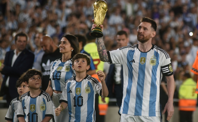 Lionel Messi kariyerinde 800 gole ulat