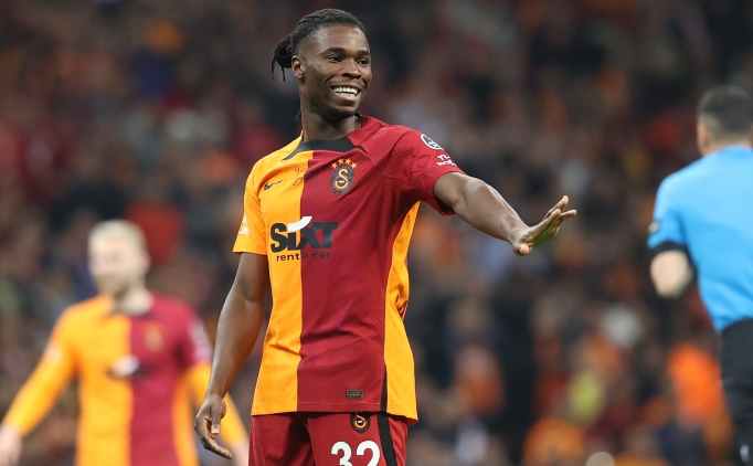 Galatasaray'da Adekugbe olmad�, forma yeniden Kaz�mcan'�n