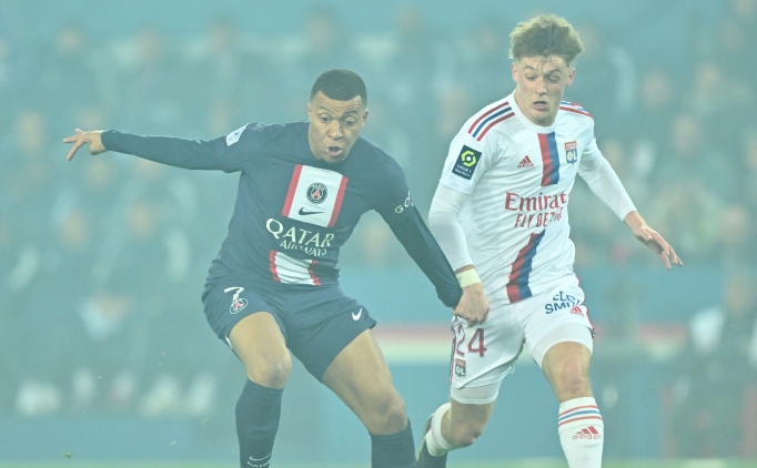 Lyon, deplasmanda PSG'yi devirdi