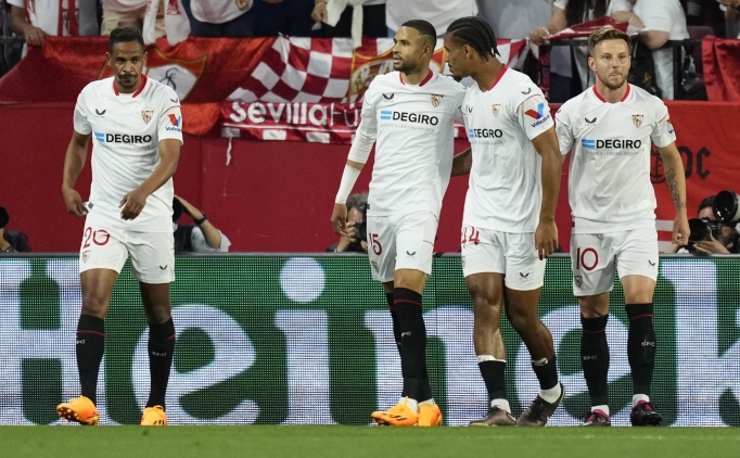 Sevilla, MANU'yu net skorla ge�ti