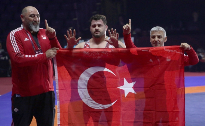 Milli g�re��i Ali Cengiz'den g�m�� madalya!