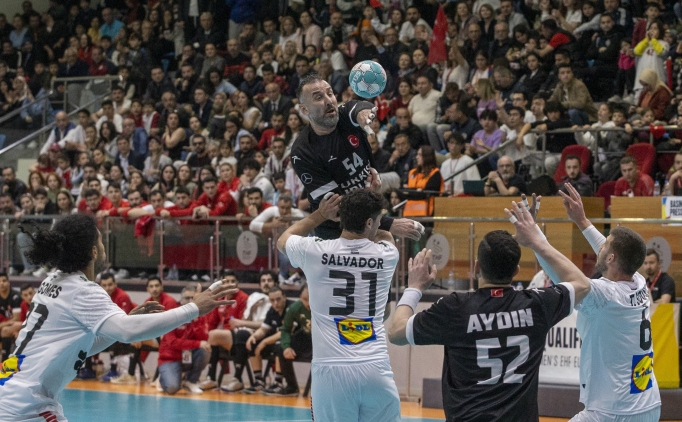 Hentbolda milliler, Portekiz'e ma�lup oldu!