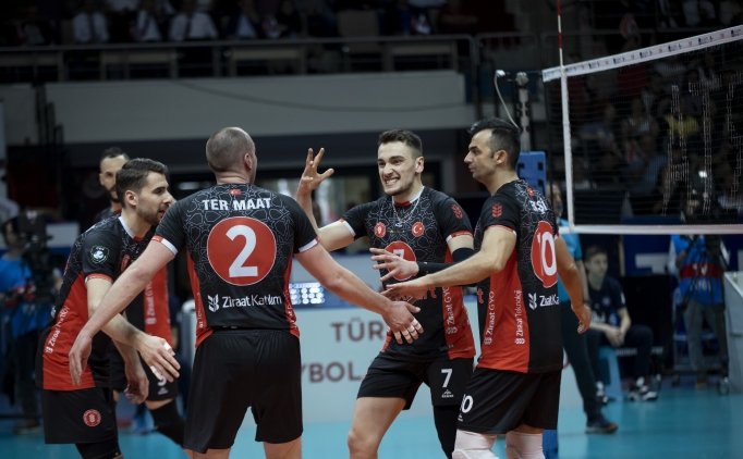 Ziraat Bankkart, ampiyonluk iin sahaya kyor