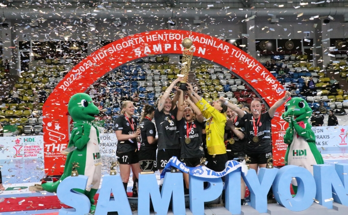 Hentbolda Trkiye Kupas'nn galibi Yalkavakspor 