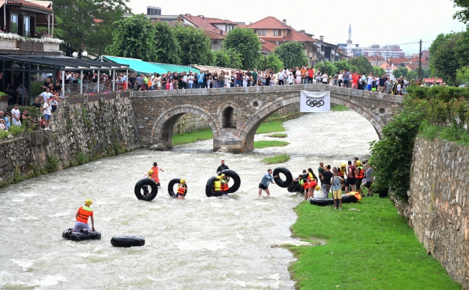 Kosova'da bir ilgin� rafting