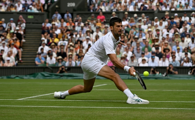 Novak Djokovic ve Jannik Sinner yar� finale y�kseldi