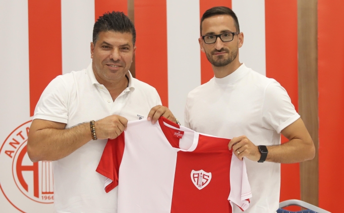 Antalyaspor, Erdo�an Ye�ilyurt'u a��klad�