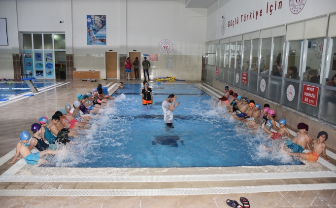 Hakkari'de 5 bin �ocu�a y�zme e�itimi verilecek