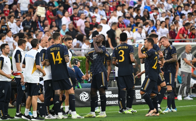 Real Madrid, Manchester United'� iki golle ge�ti!