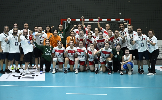 17 Ya� Alt� K�zlar Avrupa Hentbol �ampiyonas�'nda T�rkiye finalde!