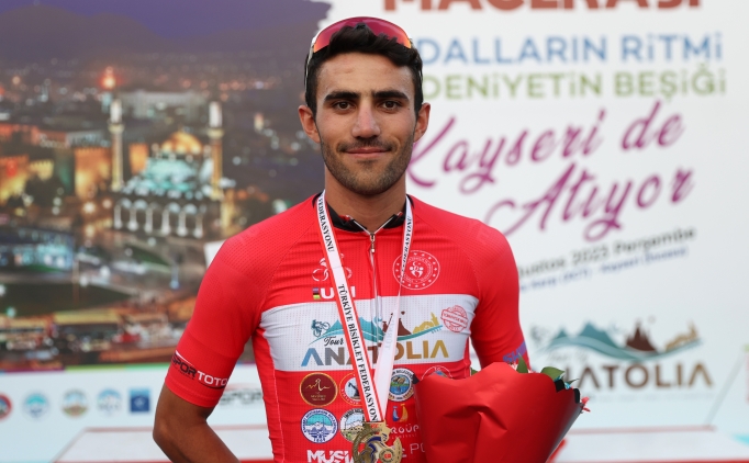 Bisiklet hobisini profesyonel kariyere �eviren Furkan Ak�am, milli tak�m�n de�i�mezi oldu