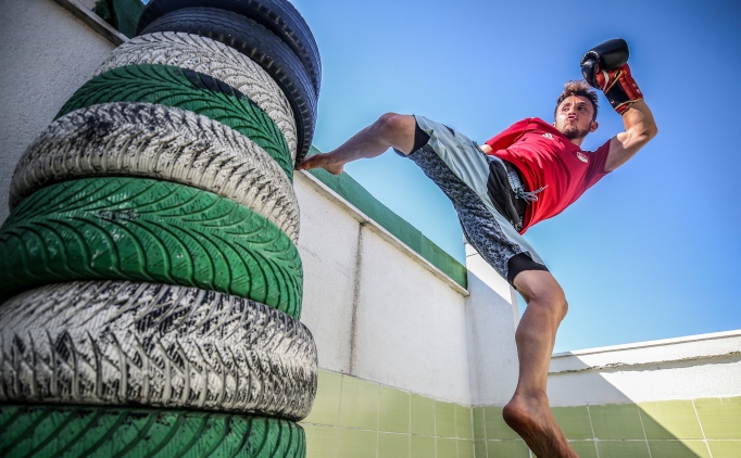 Milli kick boks�u Bilal Dural yeni ba�ar�lar i�in g�� topluyor