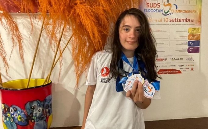 Down sendromlu milli y�z�c� Ada, d�nya rekoru sahibi