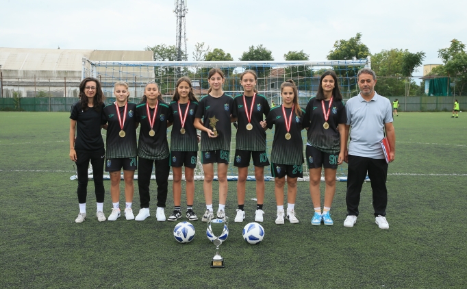 Kocaeli Kadn Futbol Kulb'nden milli takma destek