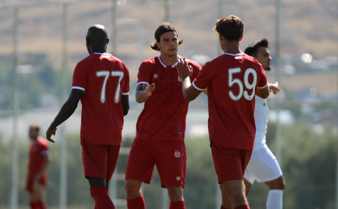 Sivasspor, haz�rl�k ma��nda �orum FK'y� 2-1 yendi