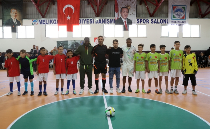 Kayserisporlu futbolcular turnuva ba�lang�c�n� yapt�