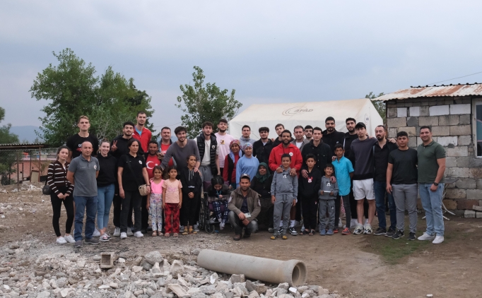 Gaziantep Basketbol oyuncular depremzedelerle bulutu