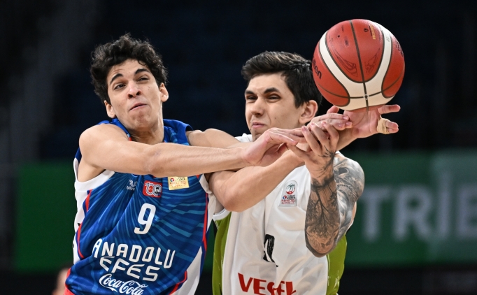 Anadolu Efes, evinde rahat kazand!