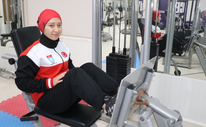 �zel sporcu Ay�e Kader, d�nya �ampiyonlu�una odakland�