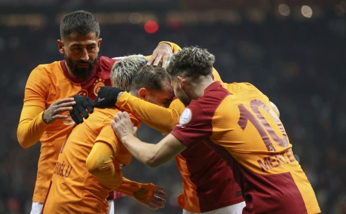 Galatasaray 10 y�l sonra ilk pe�inde!