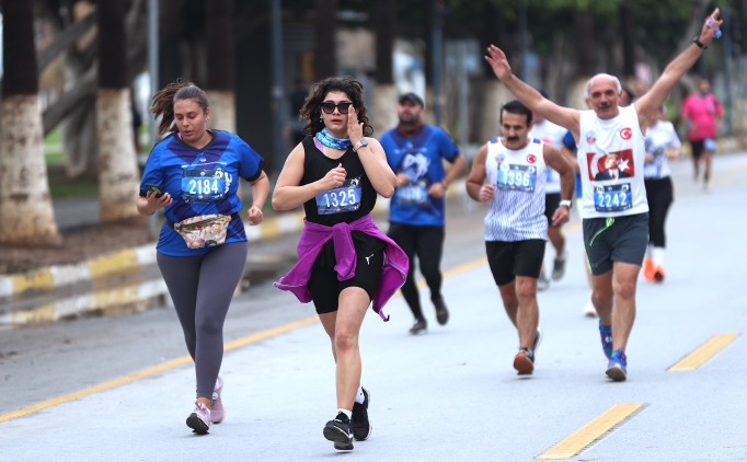 Uluslararas� Mersin Maratonu ba�lad�
