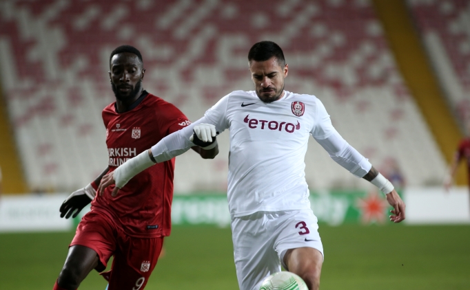 Sivasspor'dan sakat futbolcular iin aklama